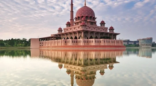 ピンクモスク（プトラモスク）